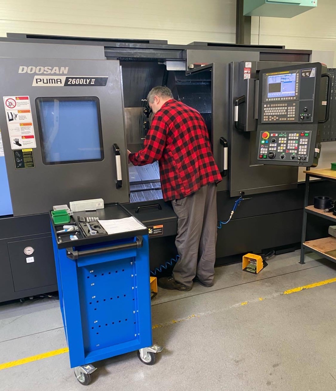 DOOSAN Puma 2600LY II lathe in the production hall